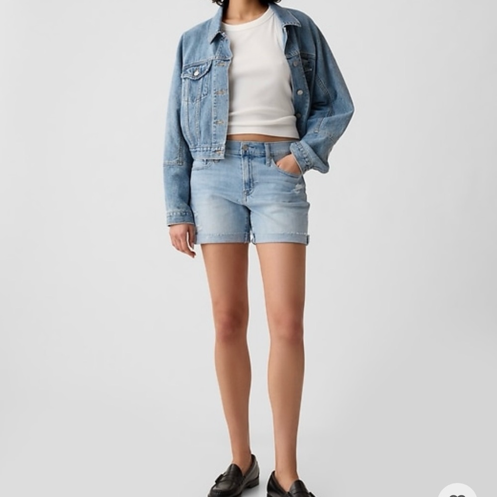 🆕- GAP -5” Girlfriend Mid-Rise Short - Picture 2 of 11
